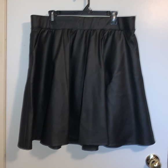 Torrid Black Coated Studio Luxe Ponte Mini Skater Skirt - Picture 5 of 8